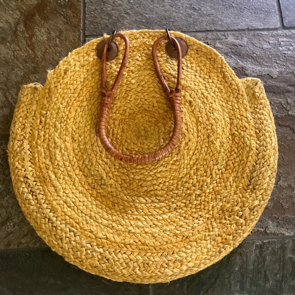America & Beyond handcrafted circle jute handbag - Picture 7 of 8